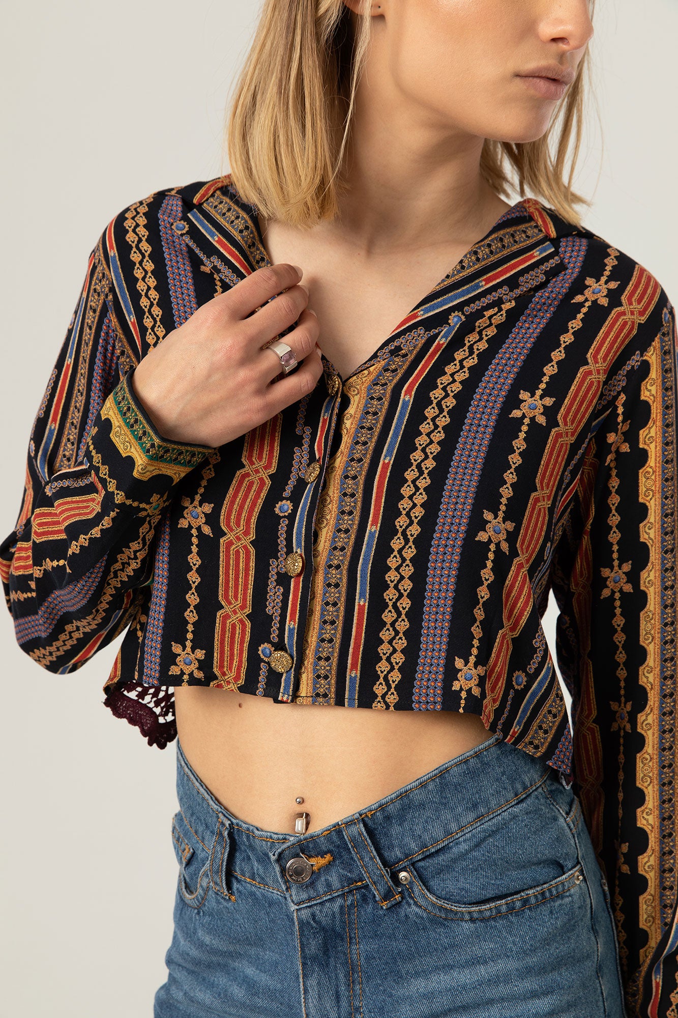 Back Lace Cropped Shirt | Arabian Print