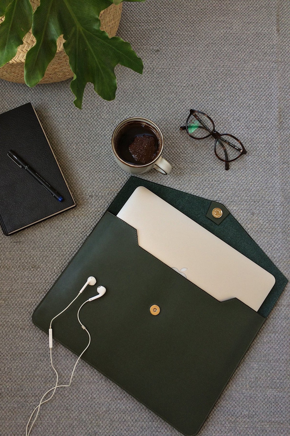 OLIVE GREEN | ENVELOPE LAPTOP SLEEVE