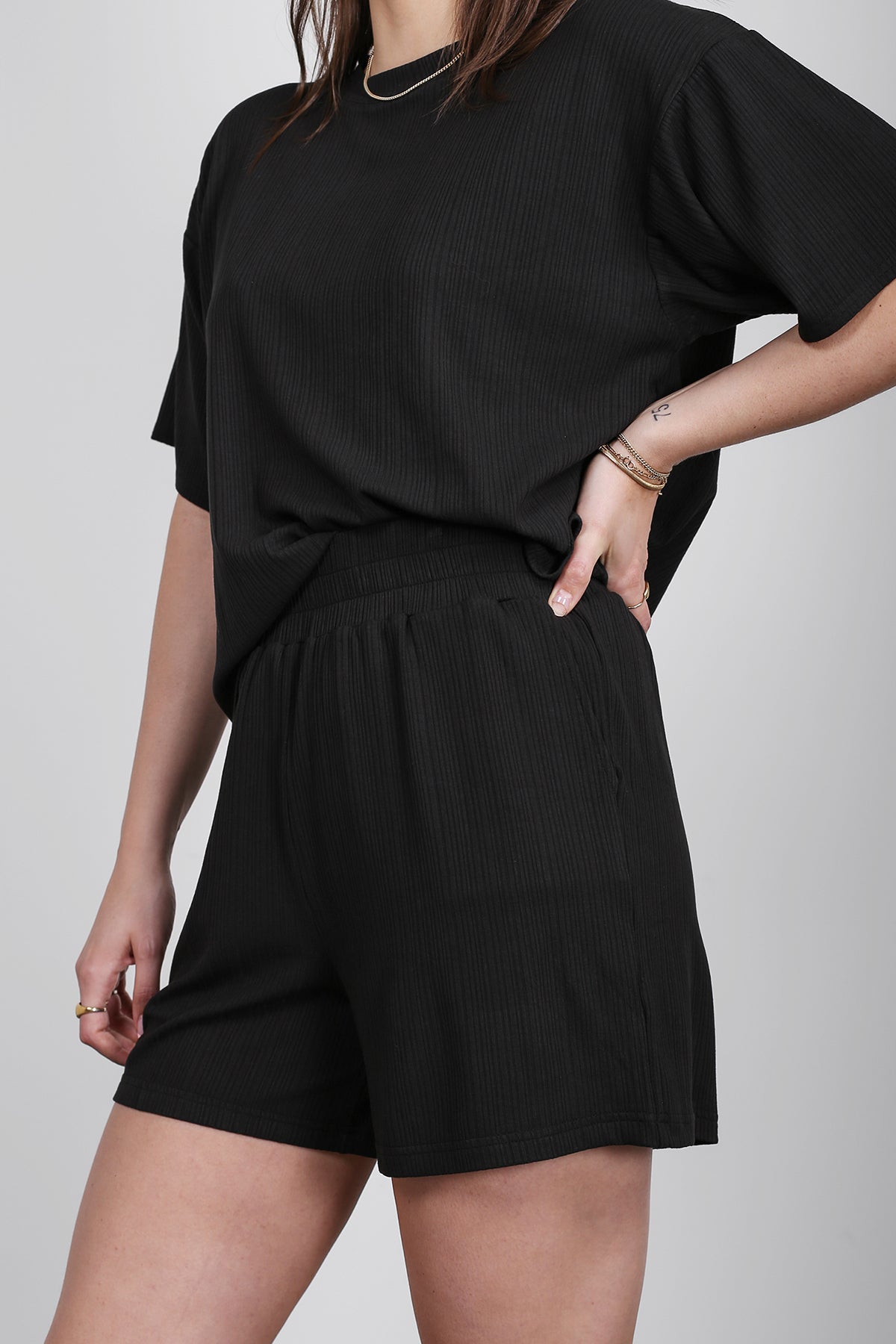RIBBED SHORT IN BLACK