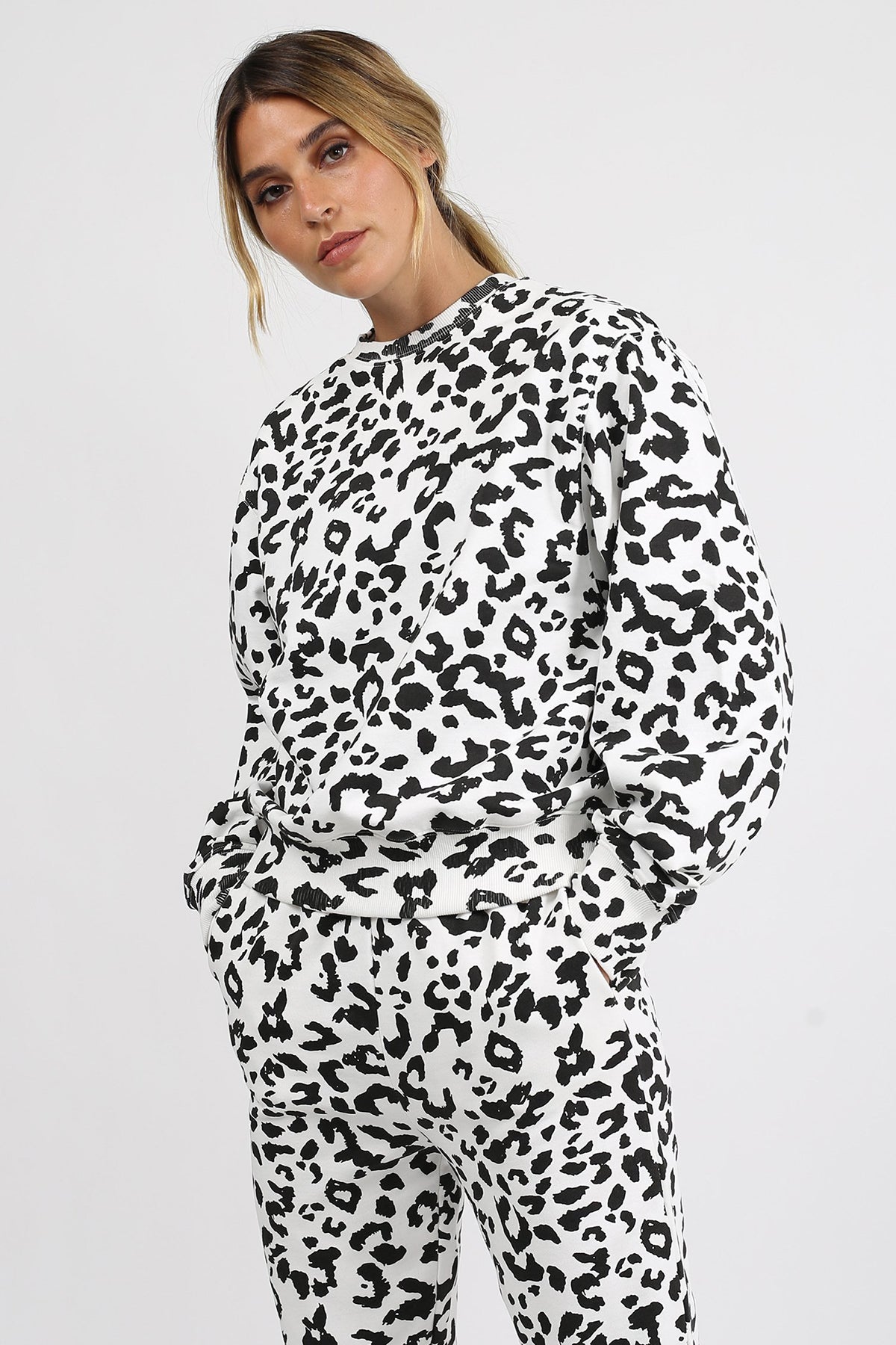 The "SNOW LEOPARD" Best Friend Crew Neck Sweatshirt | Black & Cream