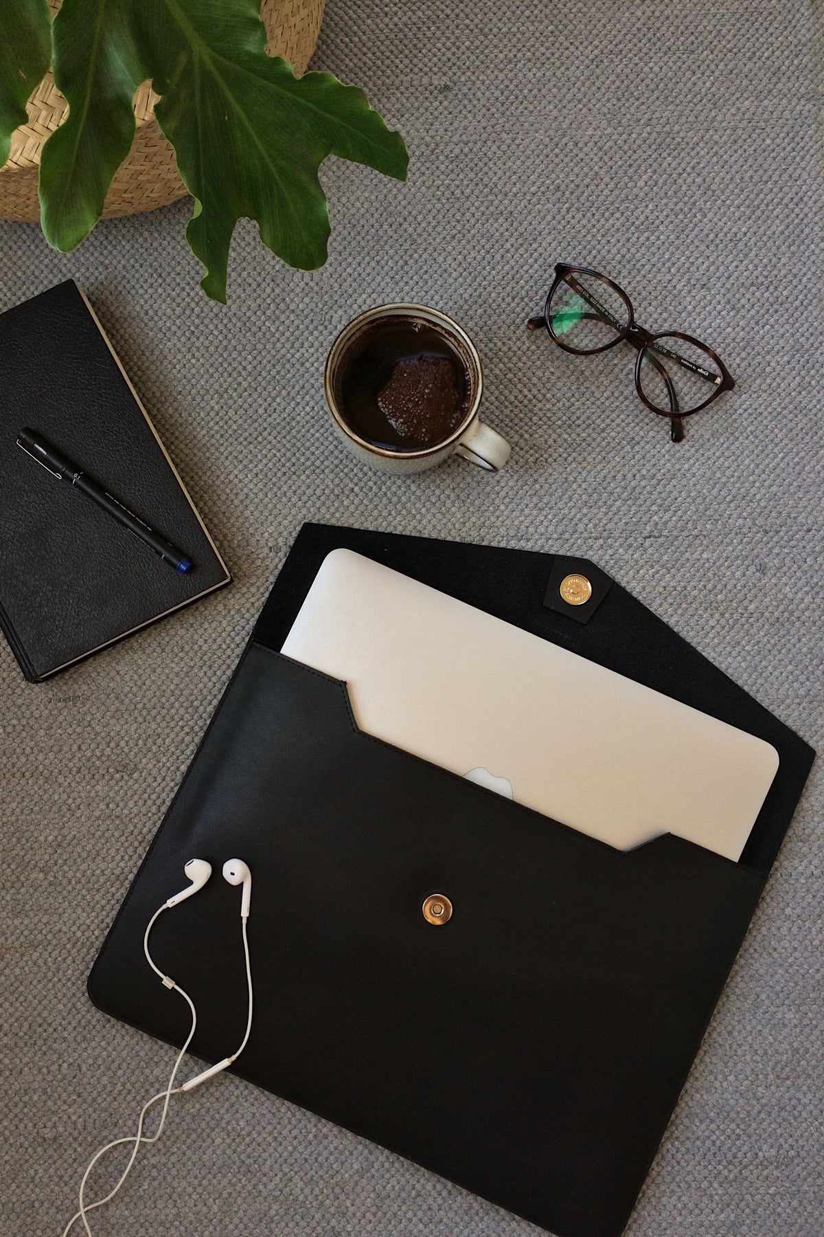 BLACK | ENVELOPE LAPTOP SLEEVE